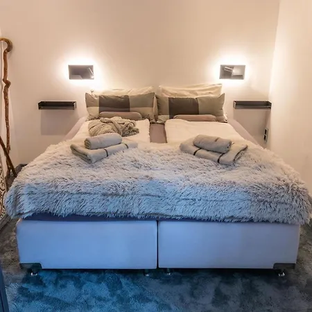 Apartment Holzwerk